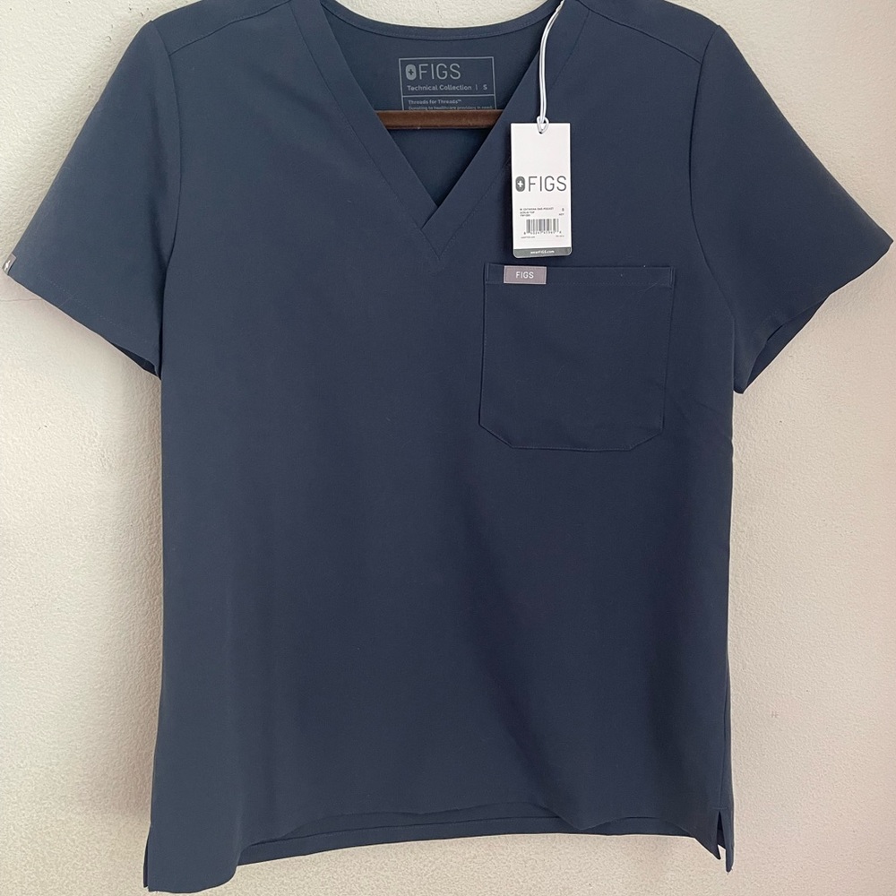 FIGS ONE POCKET SCRUB TOP - NIGHT SKY